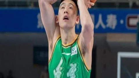 “拉菲尼亚领跑金球奖赔率，莱万第九，拜仁无缘前十榜单”